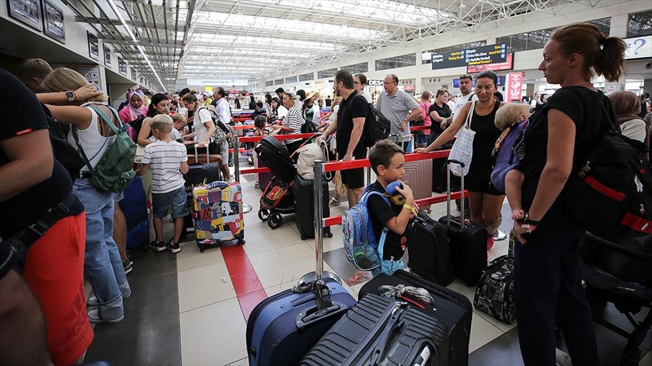 Dün 2024'ün yolcu ve uçak trafiği Antalya'da kırıldı