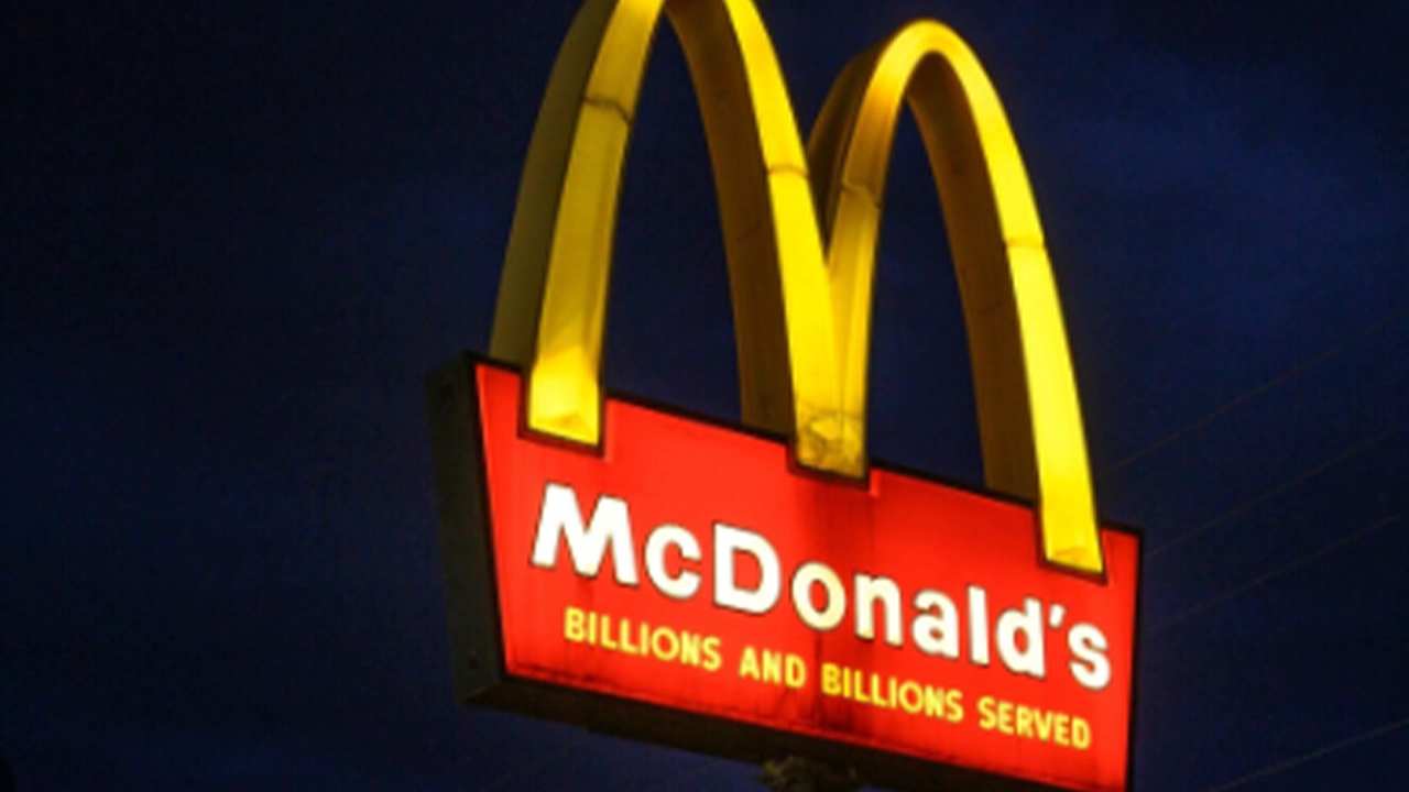 Beklentilerin altında kaldı: McDonald's'ın satışları 2020'den bu yana ilk kez düştü
