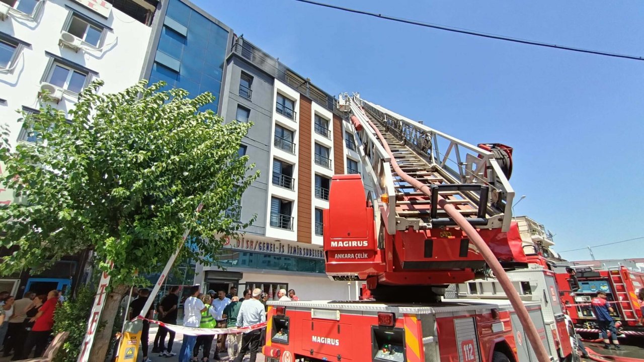İzmir'de DİSK binasında yangın: 1 kişi dumandan etkilendi