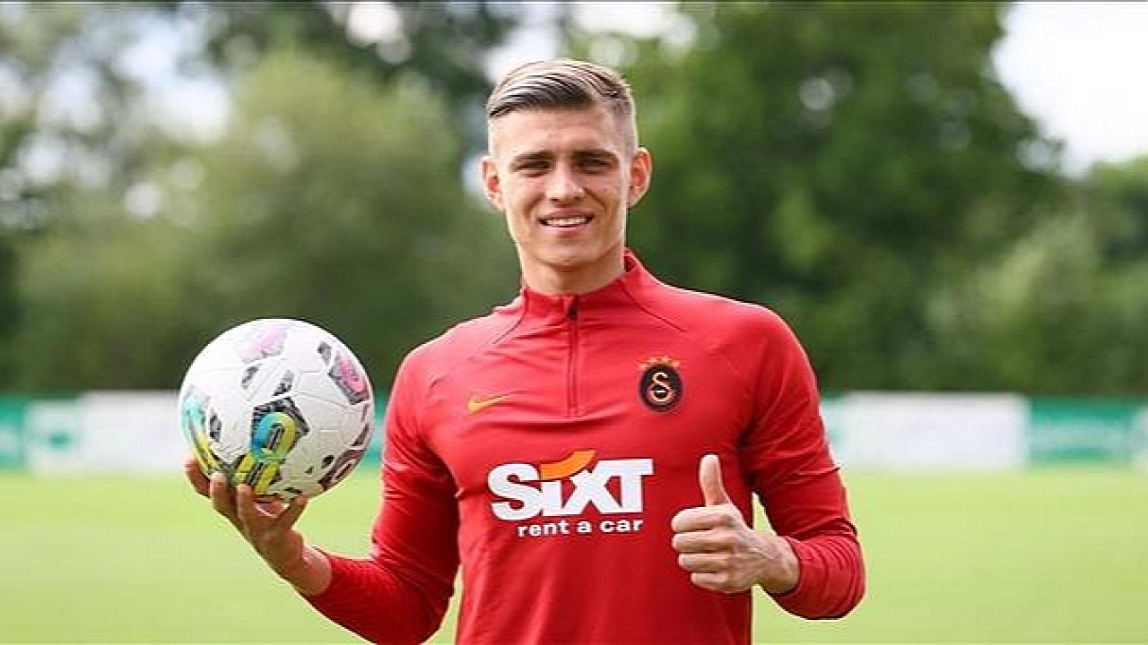 Galatasaraylı sol bek Kazımcan Karataş FC Orenburg'a transfer oluyor