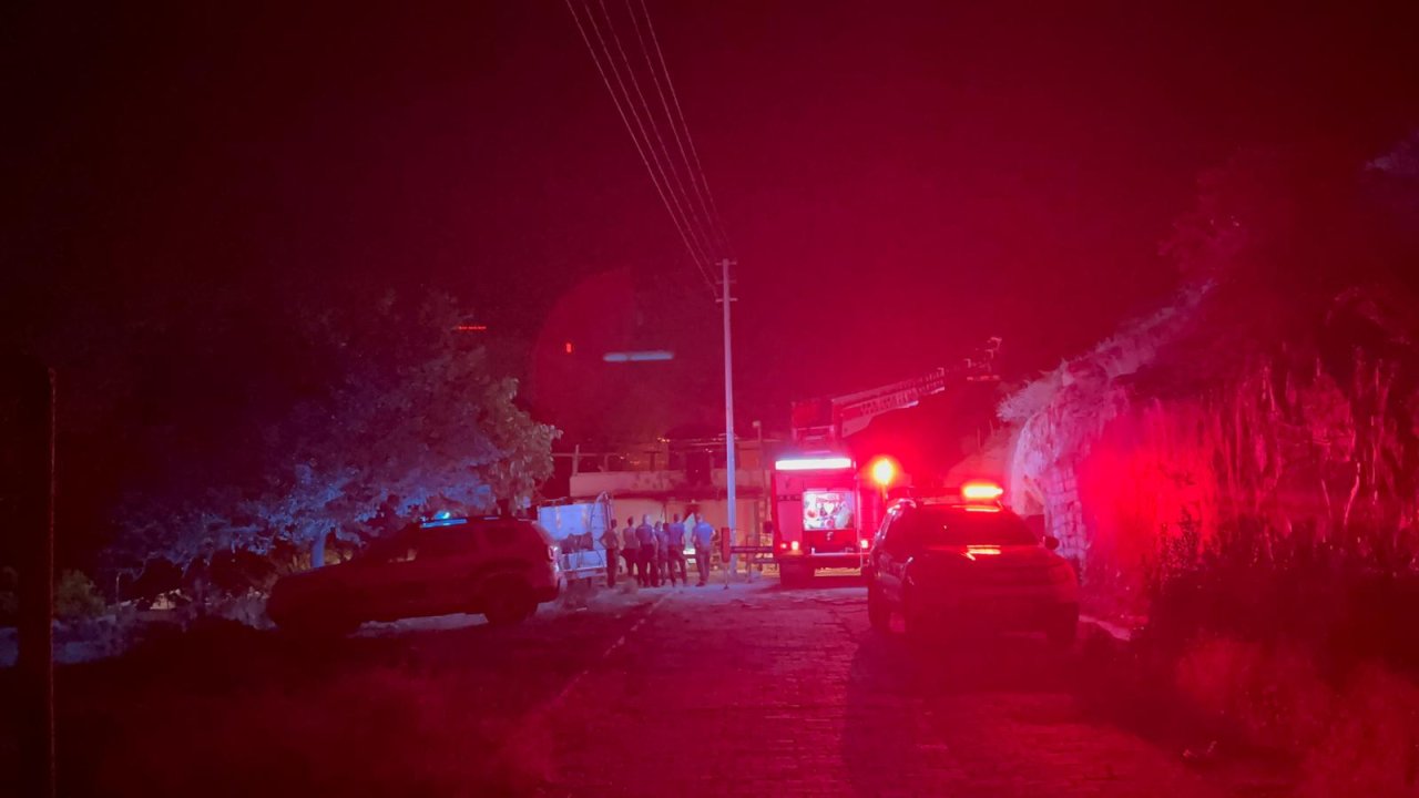 Kayseri'de iki katlı evde korkutan yangın: Alevler kısa sürede her yeri sardı