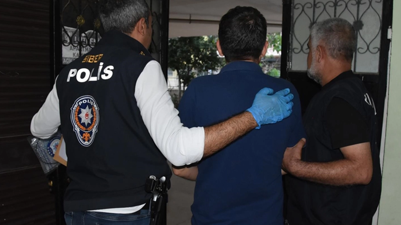 Mersin'de 'müstehcen yayın' iddiası: 12 zanlıdan 5'i tutuklandı