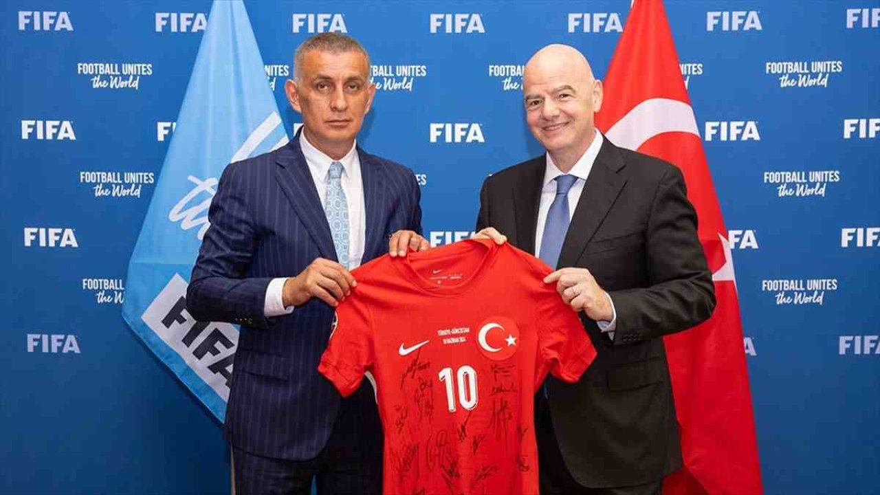 TFF Başkanı Hacıosmanoğlu, FIFA Başkanı Infantino ile buluştu