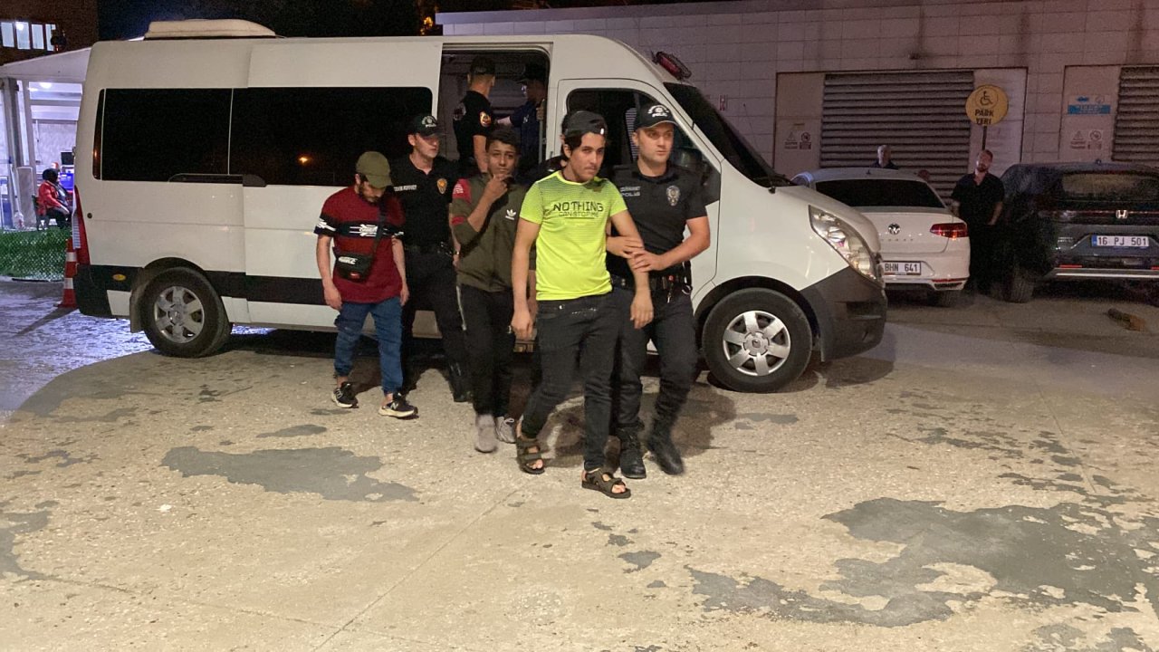 Bursa İnegöl'de bir evde 12 kaçak göçmen yakalandı