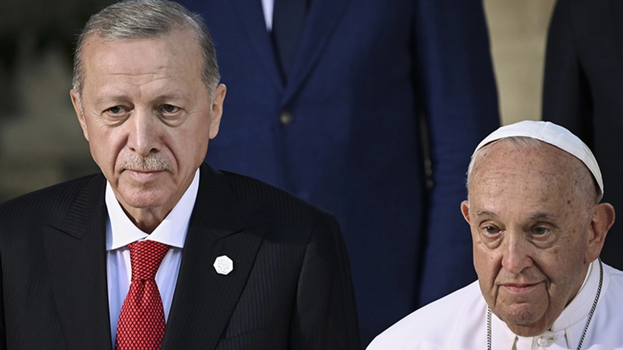 Cumhurbaşkanı Erdoğan, Papa ile telefonda görüştü: Gündem Olimpiyat açılışındaki tartışmalı gösteriler