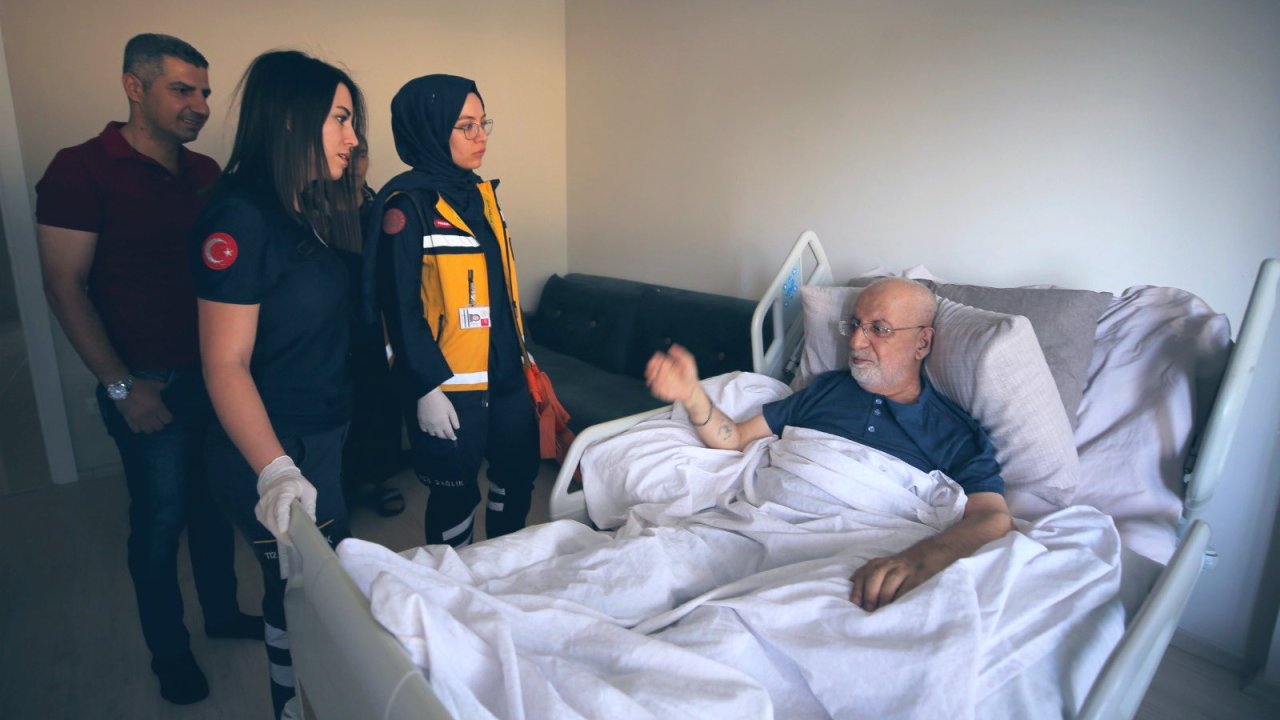 Mardin'de rahatsızlanan Başpapaz Akyüz, ambulans uçakla İstanbul’a sevk edildi