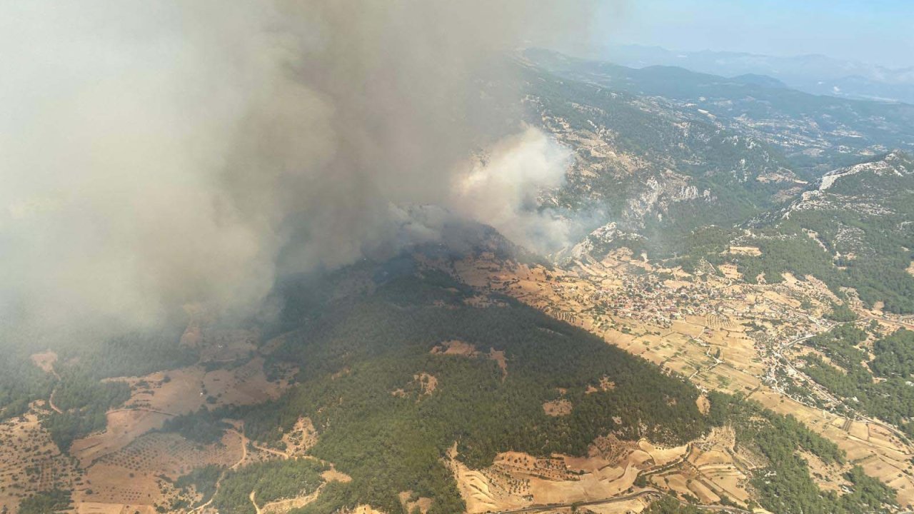 Muğla'da orman yangını, ekipler söndürme çalışmalarını başlattı