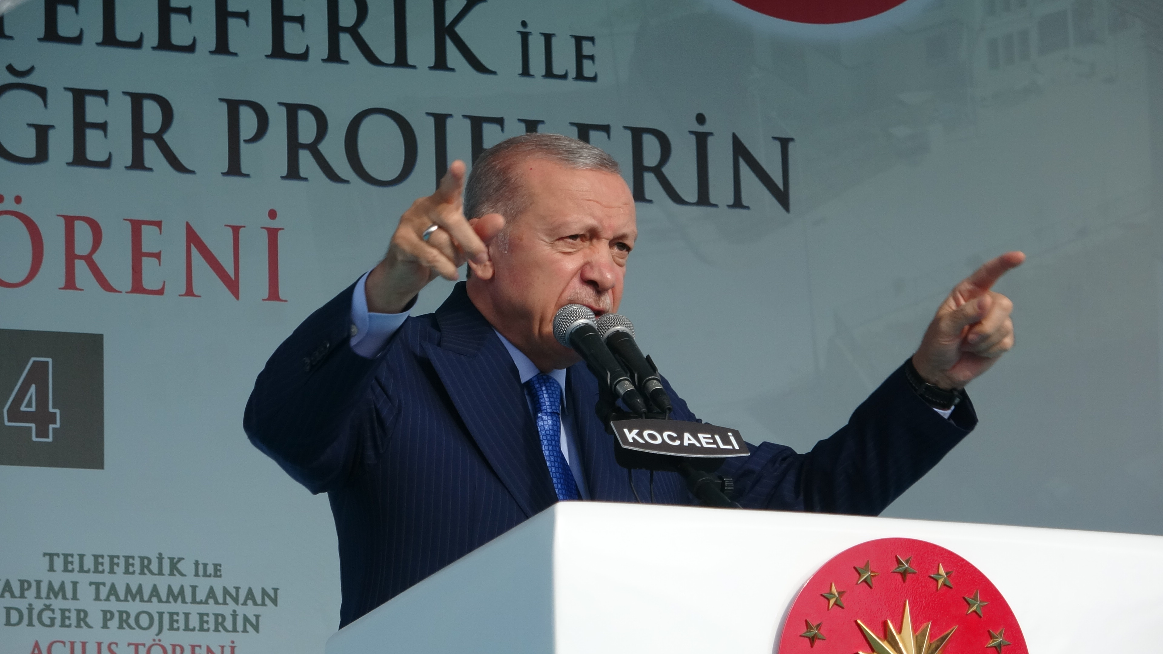 Cumhurbaşkanı Erdoğan: Kılıçları kime çekiyorsunuz?