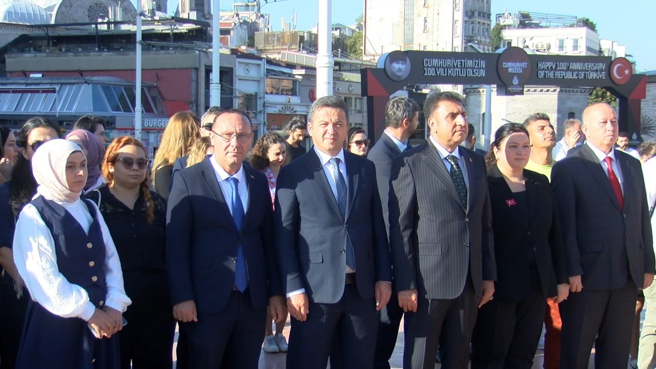 Taksim'de yeni eğitim yılının başlamasına özel tören