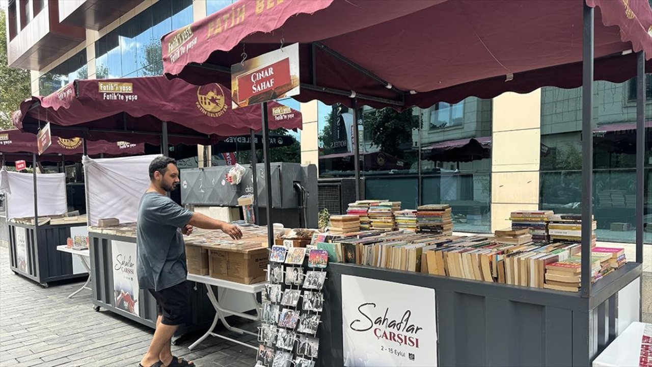 Sanat Sokağı'ndaki Sahaflar Çarşısı, 15 Eylül'e kadar ziyaretçilerini ağırlayacak