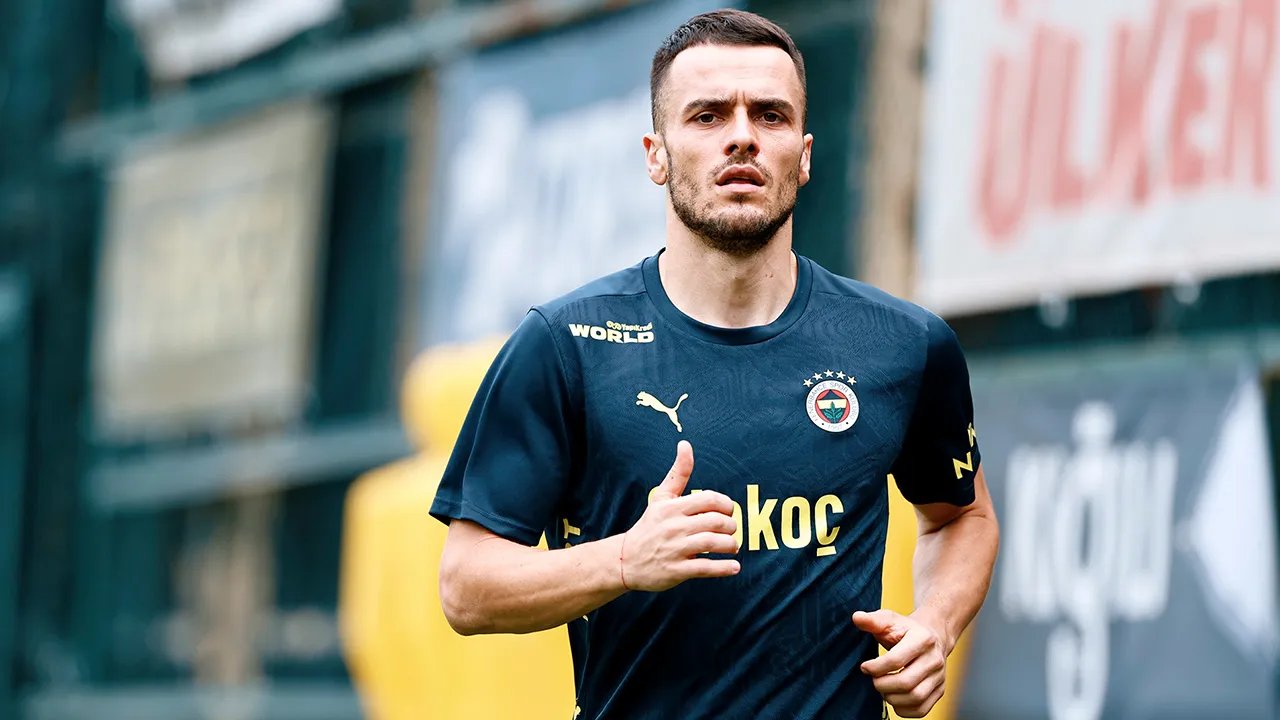 Filip Kostic ilk antrenmanına çıktı