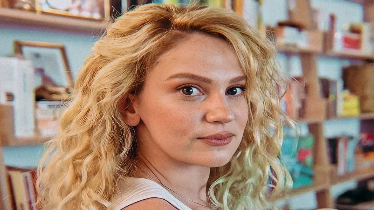 Farah Zeynep Abdullah Kürk Mantolu Madonna'da mı oynayacak, neden gündemde? Maria Puder kim olacak?