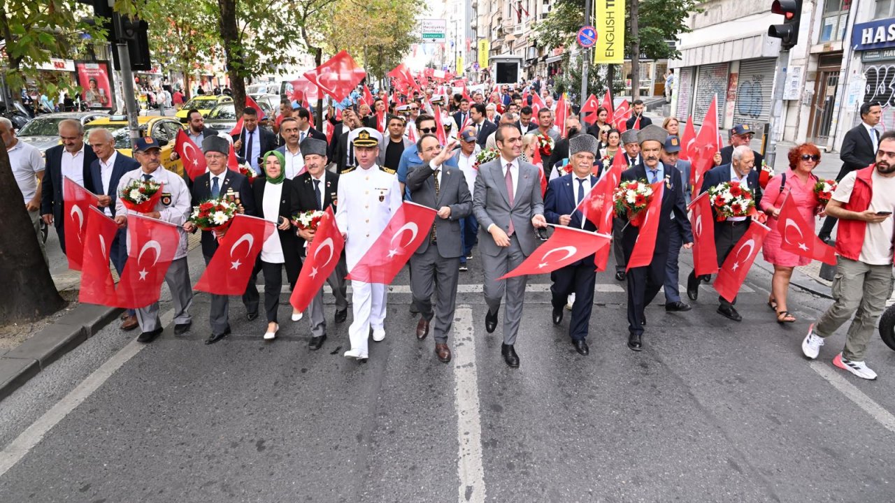 Şişli'de Gaziler Günü Türk bayraklı yürüyüşle kutlandı