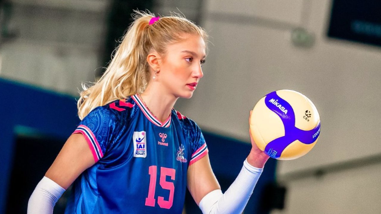 Voleybolcu Arelya Karasoy Kocaş kimdir, kaç yaşında, boyu kaç, evli mi, eşi kim, nereli?