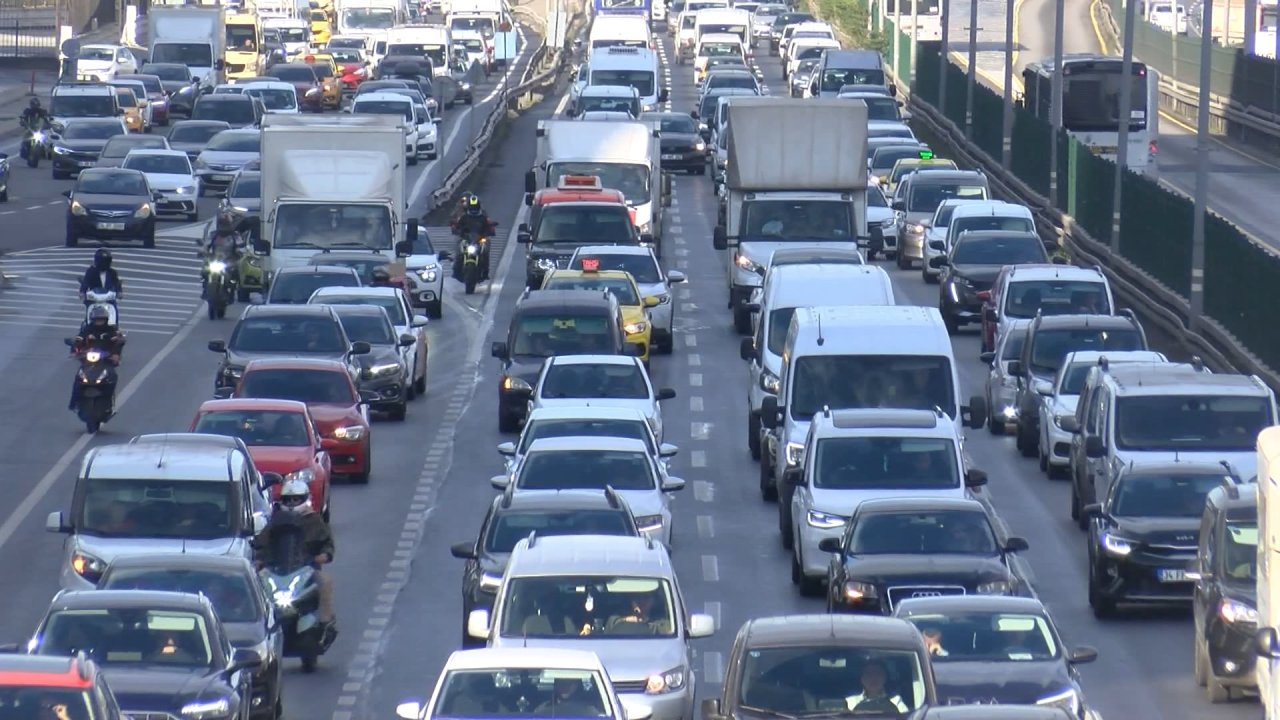 İstanbul'da yağmur trafiği! İstanbul'da trafik yoğunluğu ne 17 Ekim 2024 Perşembe?