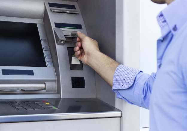 Farklı ATM'lerden para çekme ücretine sınır