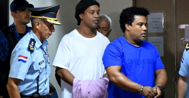 Ronaldinho hapishaneden çıktı! Cezası ev hapsi