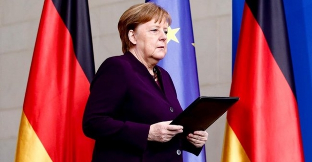 Merkel açıkladı: Almanya sınırları kademeli olarak açılıyor