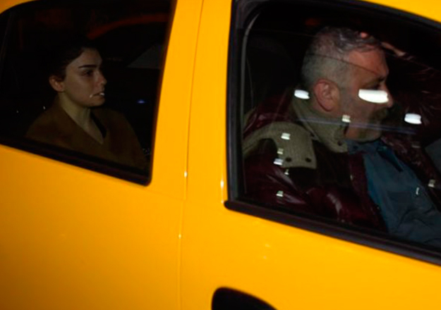 Hazar Ergüçlü ile Onur Ünlü takside yakalandı! Onur Ünlü kimdir
