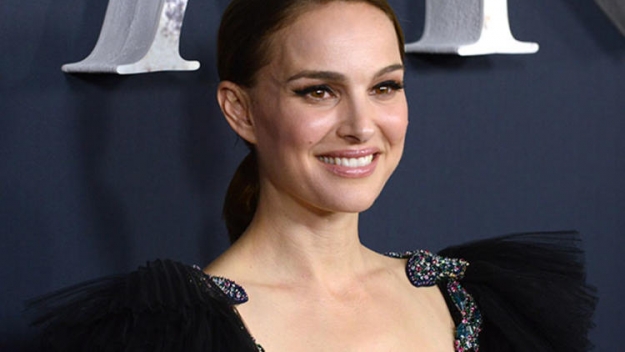 İsrailli ünlü yıldız Natalie Portman İsrail'in ödülünü redettti, teören iptal edildi