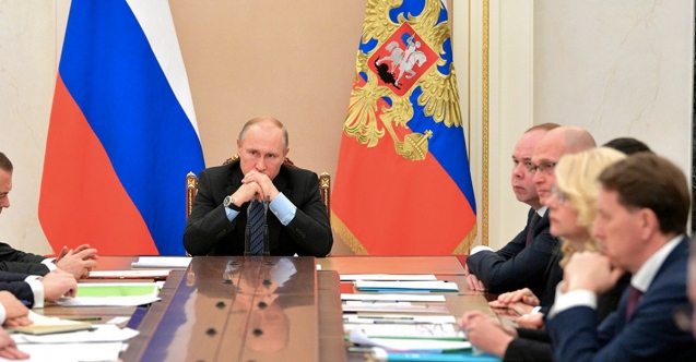 Putin 3 bakanı görevden aldı