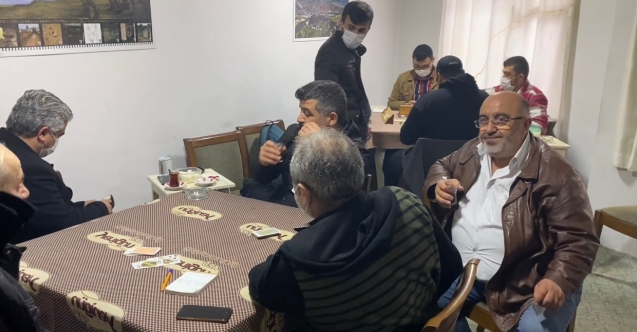 Pendik'te çay ocağına çevrilen dairede yakalann 23 kişiye ceza kesildi