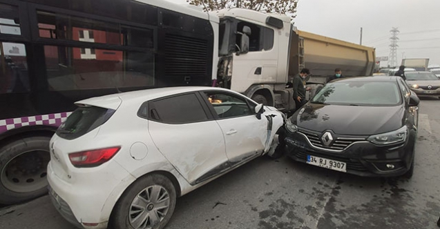 Başakşehir'de zincirleme kaza! İki otomobil, bir hafriyat kamyonu ve otobüs birbirine girdi