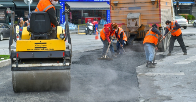 Esenyurt Belediyesi bozuk olan yol ve kaldırımları yenilemeye devam ediyor
