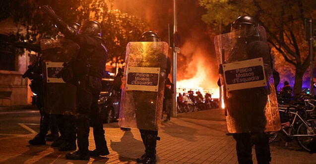 İspanya’da sokakların ateşi düşmüyor