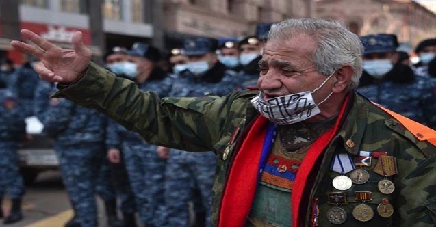 Son dakika: Ermeni ordusundan Başbakan Paşinyan'a istifa çağrısı