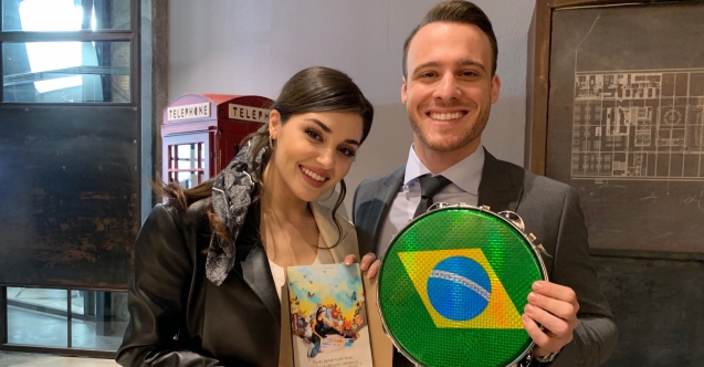 Sen Çal Kapımı'nın oyuncuları Kerem Bürsin ve Hande Erçel'e Brezilya'dan hediyeler