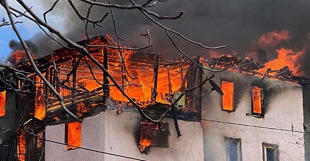 Ankara'da korkutan yangın: Ahşap ev kullanılamaz hale geldi