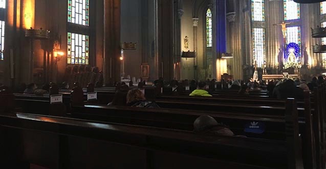 Beyoğlu’ndaki St. Antuan Katolik Kilisesi’nde Paskalya ayini