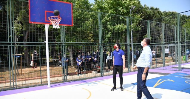 Kadıköy'de basketbol sahalarına sanatsal dokunuş