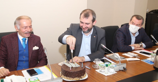 AK Partililer pasta kesti: İyi ki doğdun Demir