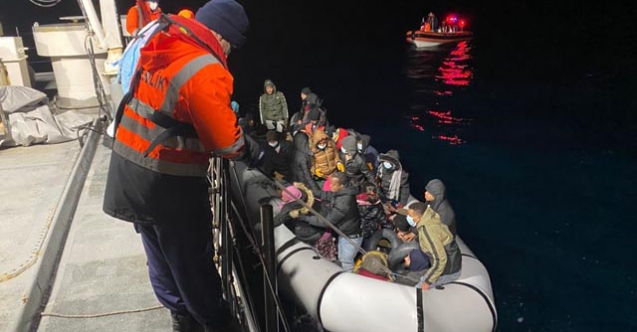 İzmir Dikili açıklarında 50 kaçak göçmen yakalandı