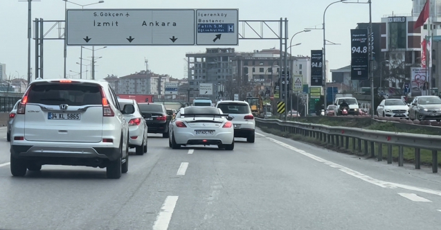 Kadıköy D-100'de makas attı trafiği birbirine kattı