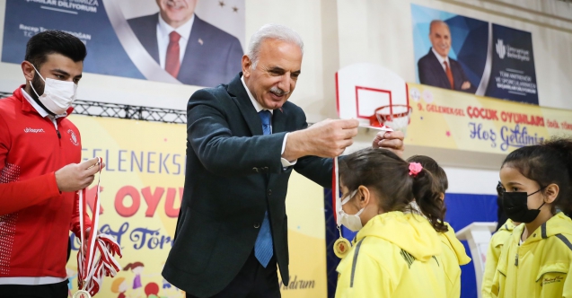 Ümraniye Belediyesi'nin düzenlediği çocuk oyunları sona erdi