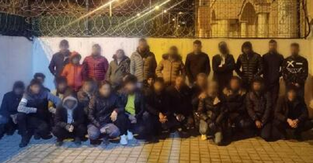 Büyükçekmece'de TIR'da 39 göçmen yakalandı