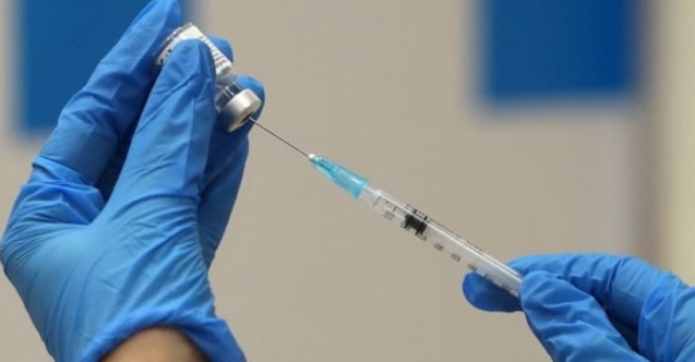 Koronavirüs aşı şişesinin içinden sivrisinek çıktı! Binlerce doz aşı toplatıldı1