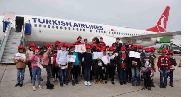 THY’den 23 Nisan sürprizi; 46 çocuk uçakla tanıştı