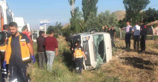Kayseri'de servis minibüsü devrildi: 9 yaralı