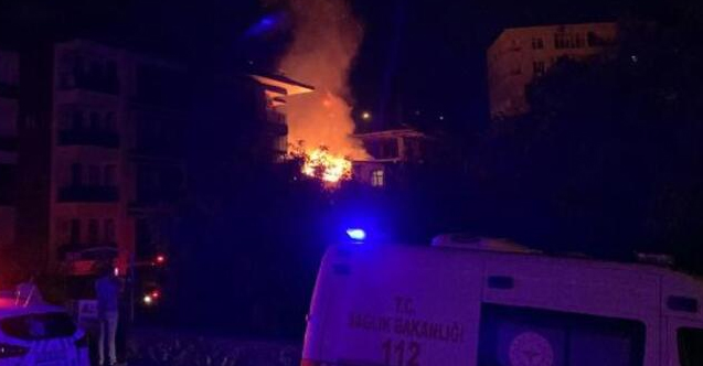 Üsküdar’daki iki katlı gecekonduda yangın