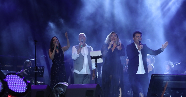 Kayahan'ın unutulmaz şarkıları İstanbul Festivali'nde yer aldı