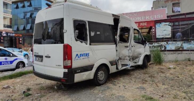 Bağcılar'da iki minibüs çarpıştı: 5 yaralı