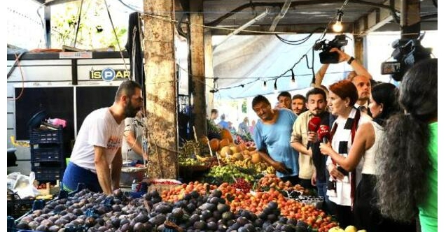 Meral Akşener'den Beşiktaş ve Kağıthane'de esnafa ziyaret