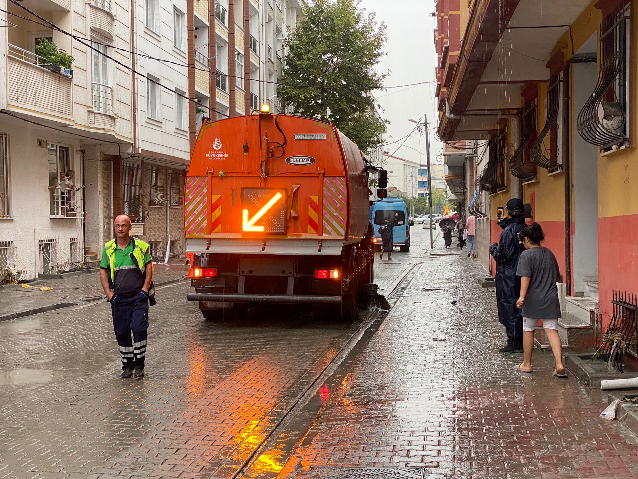 Esenyurt Belediyesi şiddetli yağmura karşı önlemler aldı