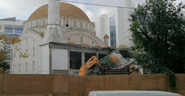 Bahçelievler'de hastane için camiyi yıkıyorlar!