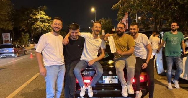 Kadıköy’de trafik denetimi: ceza yiyip otomobil önünde poz verdiler