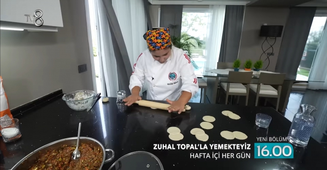 Zuhal Topal'la Yemekteyiz Begüm kimdir? Begüm Simeri kaç yaşında, nereli ve Instagram hesabı